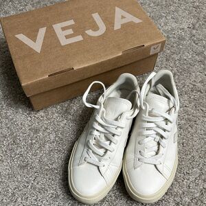 Veja Campo sneaker (Used) extra white/natural